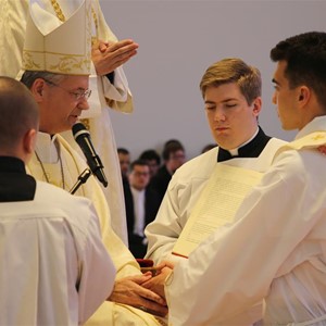 Nadbiskup Kutleša zaredio dvanaestoricu novih svećenika